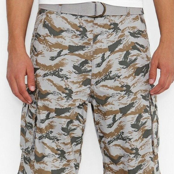 Levi's Men's Belted Camouflage Snap Cargo Shorts - Picture 1 of 5